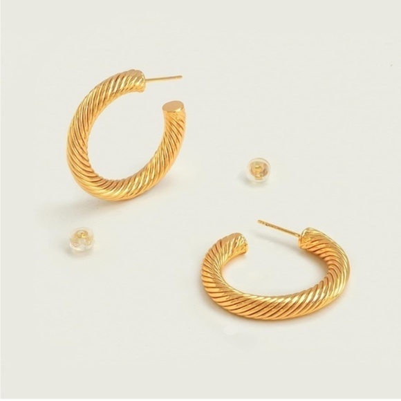 GOLD 18k Gold Plated Textured Hoop Earrings - Picture 1 of 3